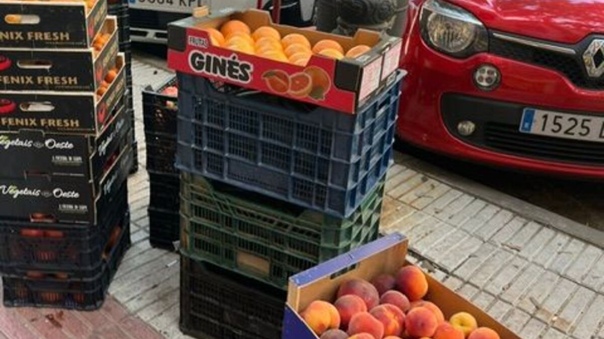 Vecinos de Alcorcón denuncian la acumulación de basura en la calle Timanfaya