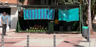 La apertura de los puestos de melones anuncian la llegada del verano a Alcorcón