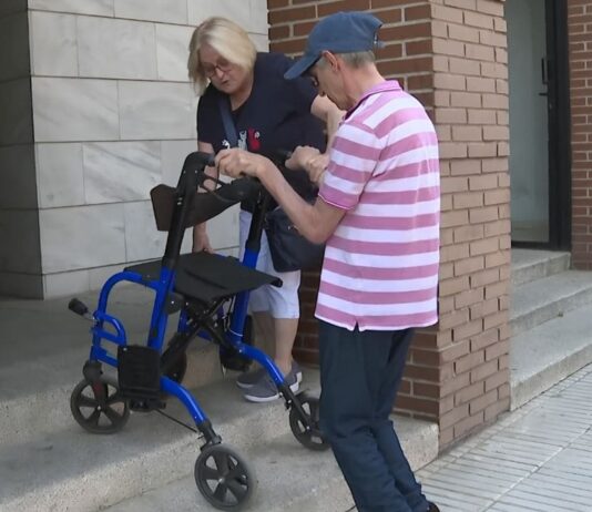“Solo queremos una rampa“: la reclamación de varios vecinos con discapacidad en Alcorcón