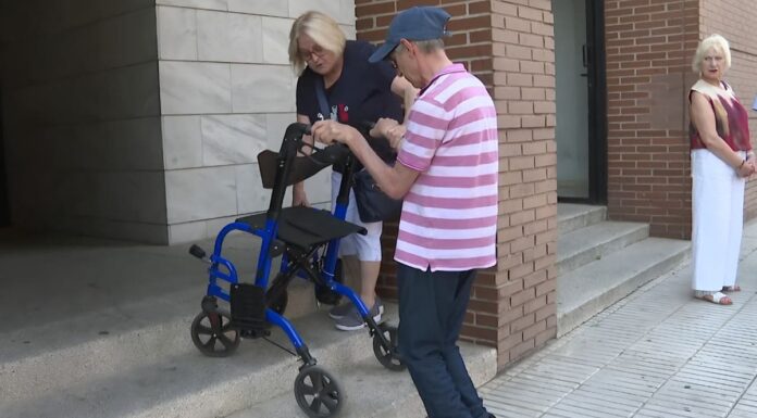 “Solo queremos una rampa“: la reclamación de varios vecinos con discapacidad en Alcorcón