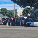 Concentración vecinal enfrente del futuro tanatorio – crematorio de Alcorcón: “El sentir es que se nos ha ignorado“