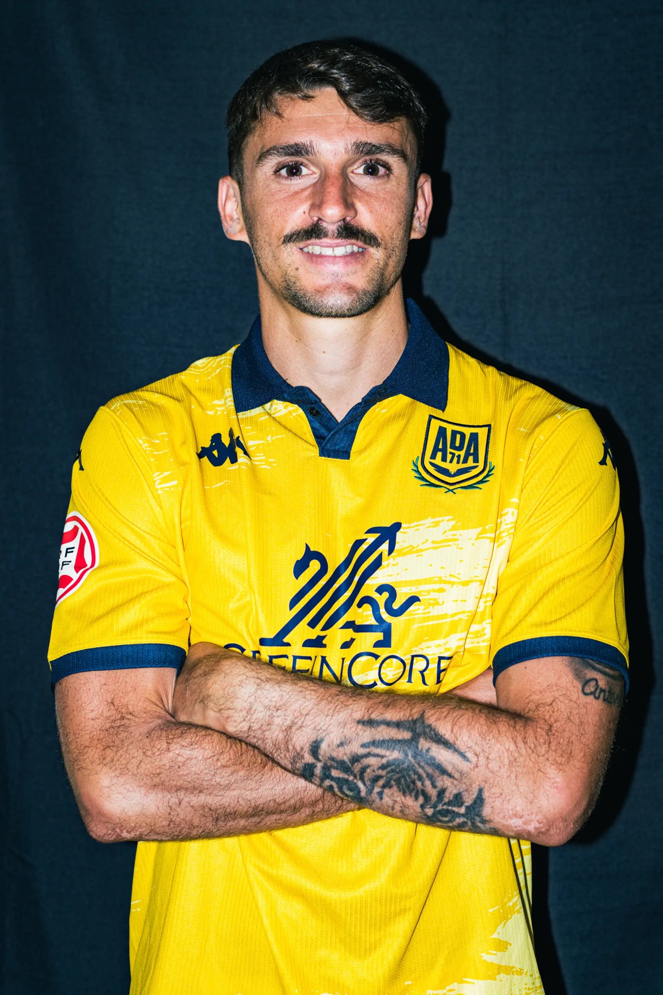 El Alcorcón presenta su nueva camiseta para la temporada 2026/27