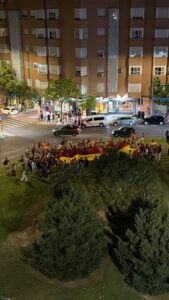 Miles de vecinos de Alcorcón celebran la victoria de España contra Francia en el Mundial