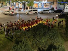 Miles de vecinos de Alcorcón celebran la victoria de España contra Francia en el Mundial Miles de vecinos de Alcorcón celebran la victoria de España contra Francia en el Mundial