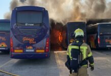 Los Bomberos de Alcorcón evitan una emergencia mayor al extinguir un incendio de varios autobuses