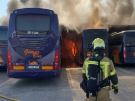 Los Bomberos de Alcorcón evitan una emergencia mayor al extinguir un incendio de varios autobuses