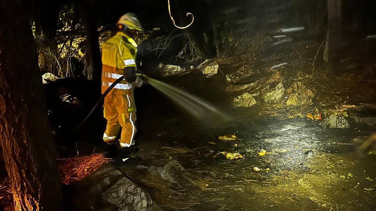Triple actuación de los bomberos de Alcorcón: un accidente, un rescate y un incendio Triple actuación de los bomberos de Alcorcón: un accidente, un rescate y un incendio