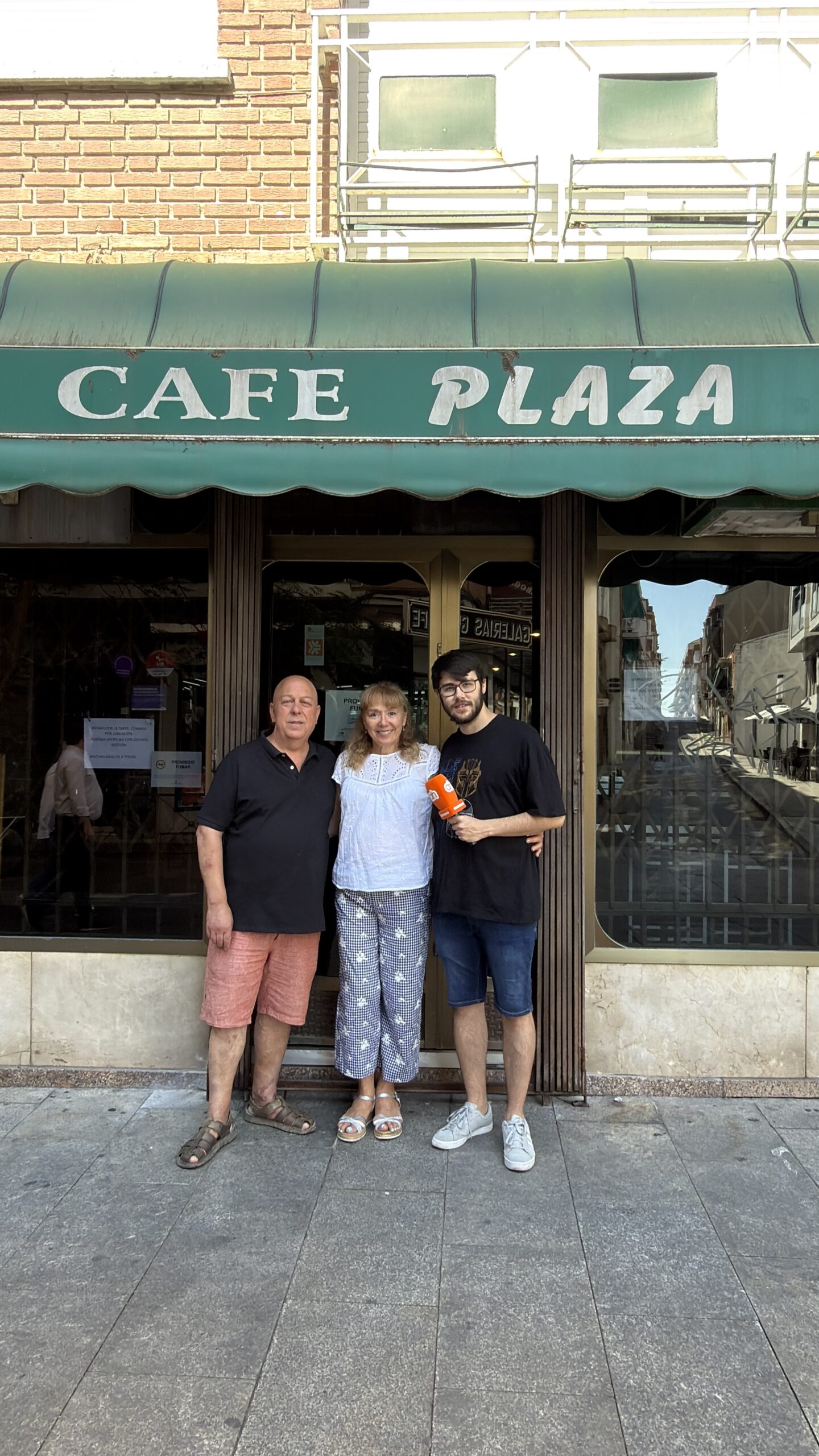 El Bar Plaza se despide de Alcorcón: Pedro y Asunción se jubilan tras 53 años de historia
