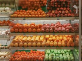 Vecinos de Alcorcón reclaman la apertura de un nuevo supermercado en una parcela vacía