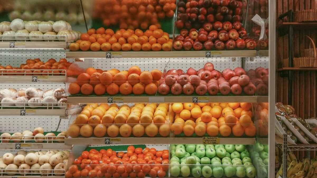Vecinos de Alcorcón reclaman la apertura de un nuevo supermercado en una parcela vacía