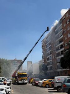 Fallece una mujer de 45 años en el incendio de una vivienda en la calle Olimpiada de Alcorcón
