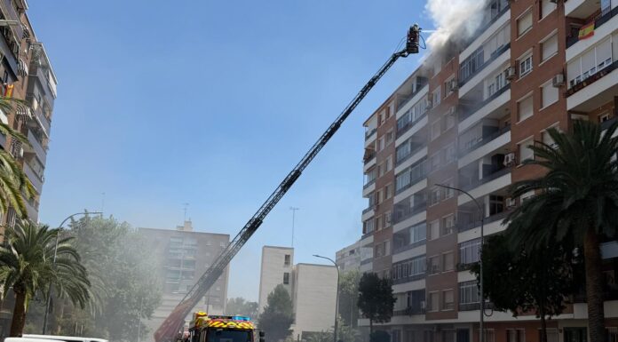 Fallece una mujer de 45 años en el incendio de una vivienda en la calle Olimpiada de Alcorcón