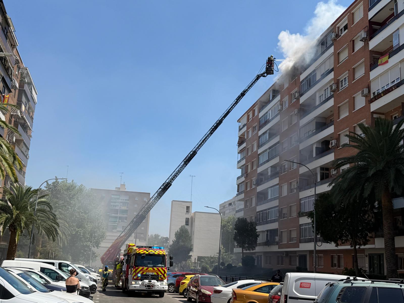 Fallece una mujer de 45 años en el incendio de una vivienda en la calle Olimpiada de Alcorcón
