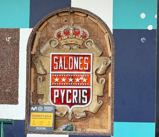 El escudo de los salones Pycris adornará la entrada de la nueva Supercervecería de Alcorcón El escudo de los salones Pycris adornará la entrada de la nueva Supercervecería de Alcorcón
