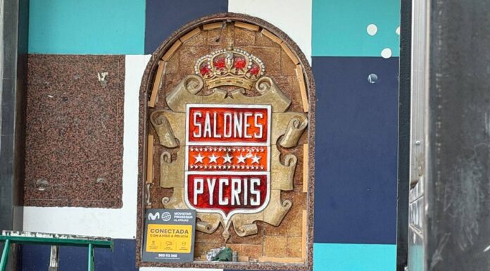 El escudo de los salones Pycris adornará la entrada de la nueva Supercervecería de Alcorcón