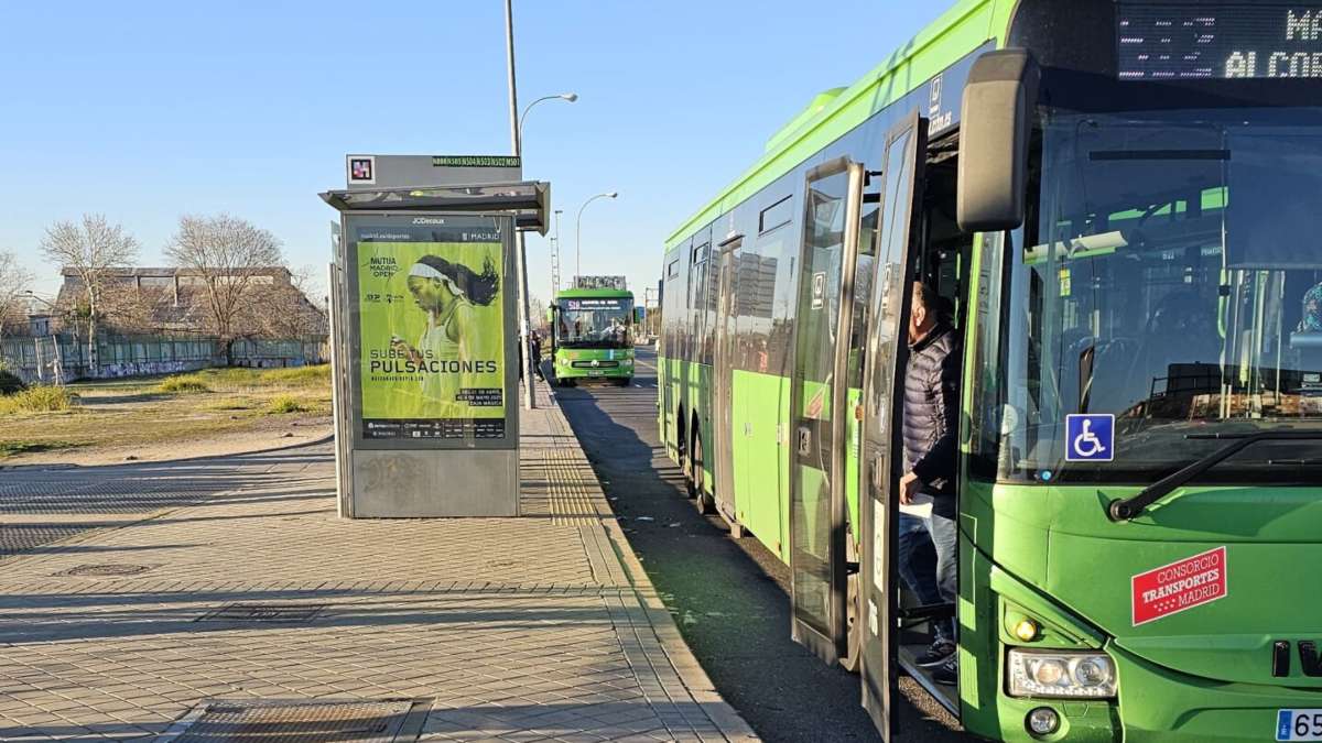 El calor en Cuatro Vientos es insoportable. Ultimátum de Alcorcón para que los buses vuelvan a Príncipe Pío: 500 días de “apeadero chapucero“