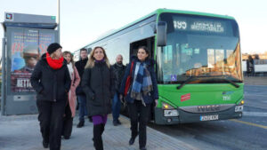 El calor en Cuatro Vientos es insoportable. Ultimátum de Alcorcón para que los buses vuelvan a Príncipe Pío: 500 días de "apeadero chapucero"