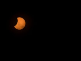 Alcorcón pudo ver el eclipse de sol casi en su totalidad: la ciudad estuvo a oscuras durante un minuto Alcorcón pudo ver el eclipse de sol casi en su totalidad: la ciudad estuvo a oscuras durante un minuto