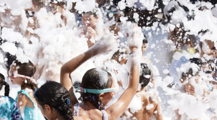 Castillos hinchables, fiestas de espuma y tren turístico: Alcorcón llena sus fiestas de actividades para niños