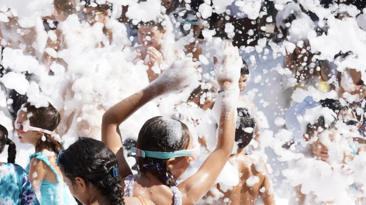 Castillos hinchables, fiestas de espuma y tren turístico: Alcorcón llena sus fiestas de actividades para niños