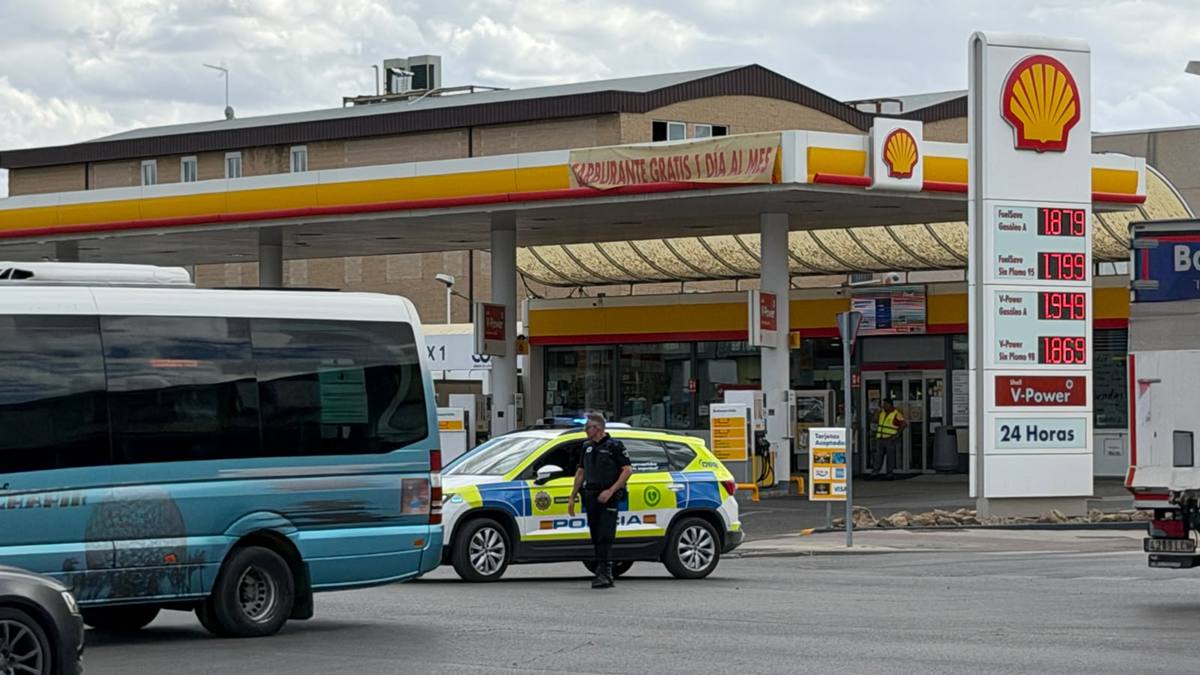 Clausuran las gasolineras Repsol y Shell del Polígono Urtinsa de Alcorcón tras una fuga de gas