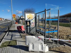 El calor en Cuatro Vientos es insoportable. Ultimátum de Alcorcón para que los buses vuelvan a Príncipe Pío: 500 días de "apeadero chapucero"