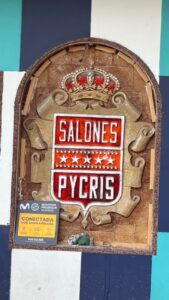 El escudo de los salones Pycris adornará la entrada de la nueva Supercervecería de Alcorcón