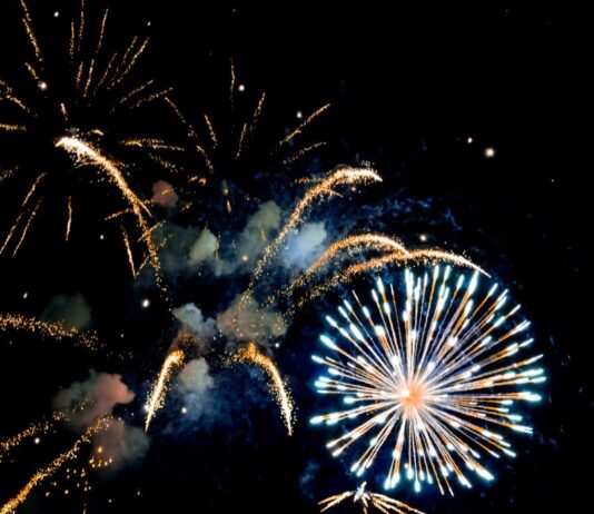 Heridos en los fuegos artificiales de Fuenlabrada, último día de fiestas en Móstoles y mucho más: podcast madridhoy Fuegos artificiales en Fuenlabrada