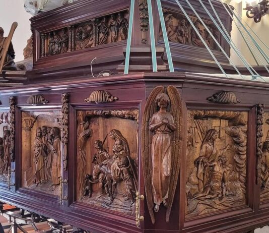 Nueva restauración de la carroza de la Virgen de los Remedios de Alcorcón