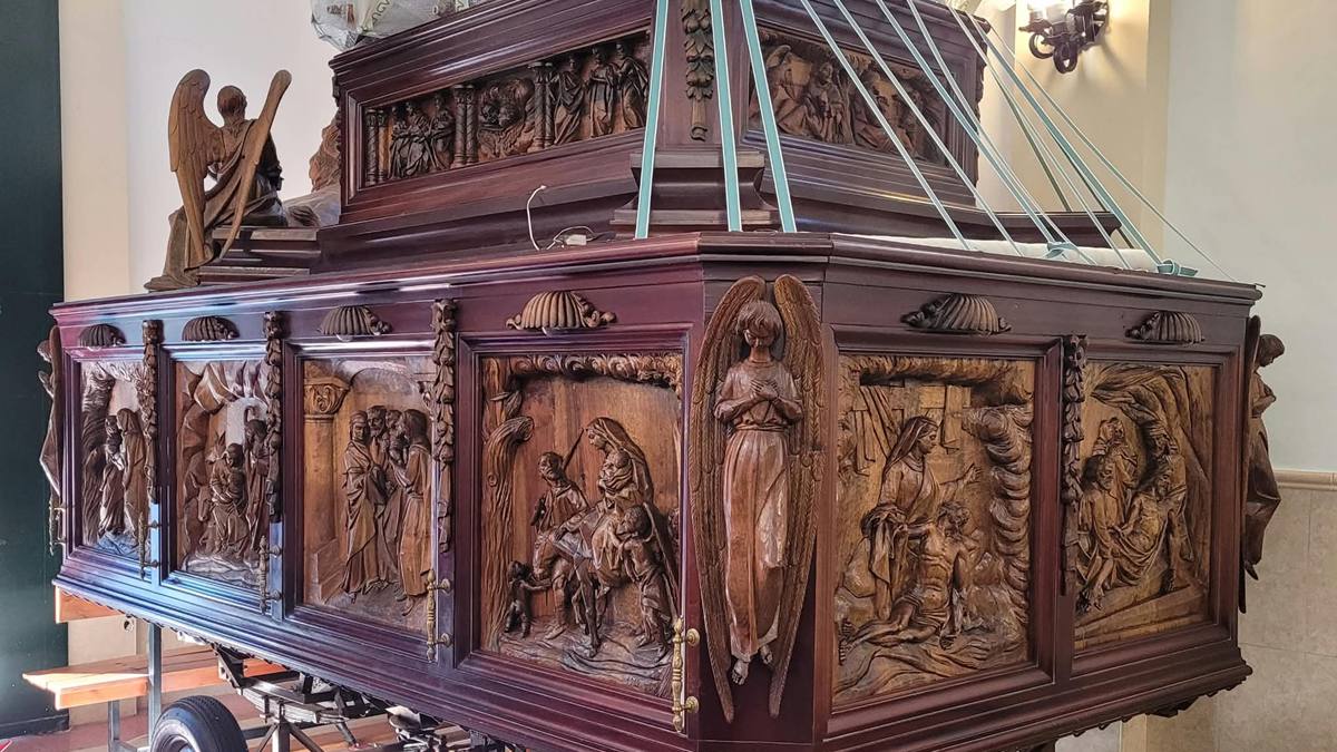 Nueva restauración de la carroza de la Virgen de los Remedios de Alcorcón