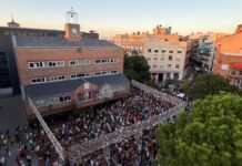Alcorcón llena la Puerta del Ayuntamiento con una manifestación en apoyo a Ceuta Alcorcón llena la Puerta del Ayuntamiento con una manifestación en apoyo a Ceuta