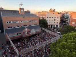 Alcorcón llena la Puerta del Ayuntamiento con una manifestación en apoyo a Ceuta