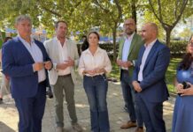 Visita de Cuca Gamarra a Alcorcón con los edificios okupados de la calle Praga y los datos de criminalidad en el foco