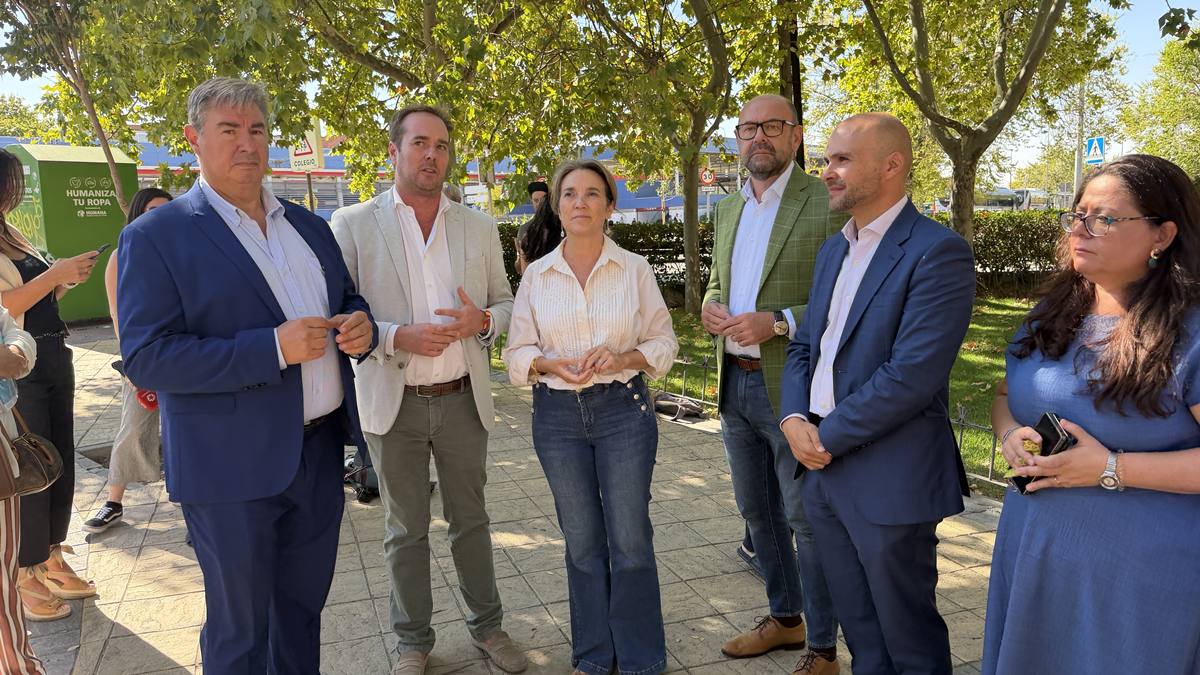 Visita de Cuca Gamarra a Alcorcón con los edificios okupados de la calle Praga y los datos de criminalidad en el foco Visita de Cuca Gamarra a Alcorcón con los edificios okupados de la calle Praga y los datos de criminalidad en el foco