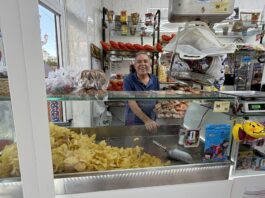 Patatas Paco y una vida ligada a Alcorcón: Francisco Aranda prepara el relevo de este histórico negocio