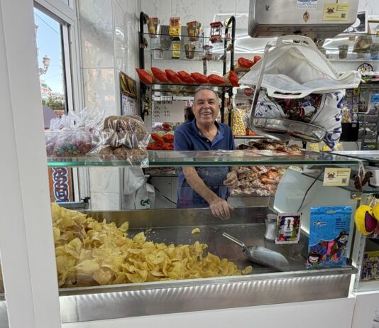 Patatas Paco y una vida ligada a Alcorcón: Francisco Aranda prepara el relevo de este histórico negocio Patatas Paco y una vida ligada a Alcorcón: Francisco Aranda prepara el relevo de este histórico negocio