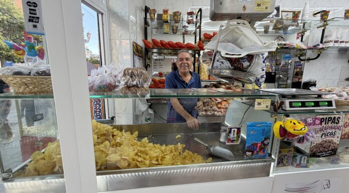 Patatas Paco y una vida ligada a Alcorcón: Francisco Aranda prepara el relevo de este histórico negocio
