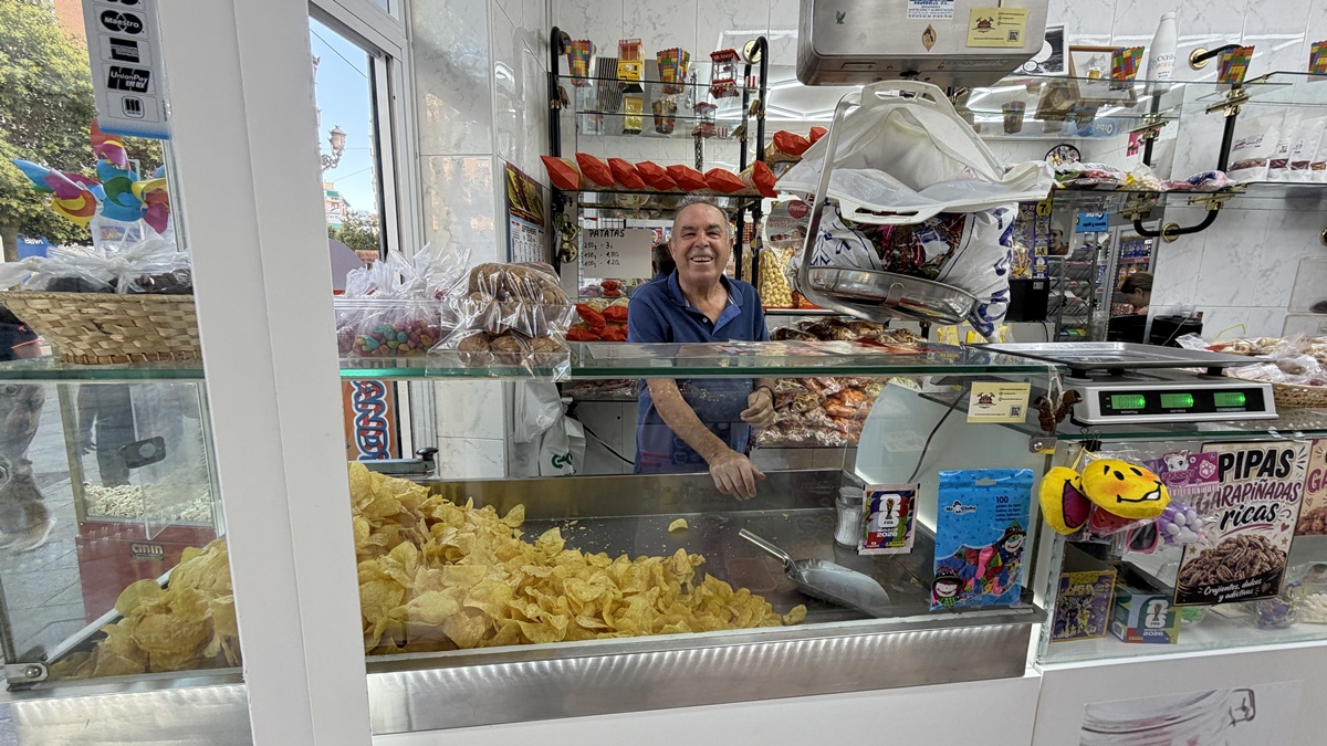 Patatas Paco y una vida ligada a Alcorcón: Francisco Aranda prepara el relevo de este histórico negocio