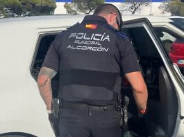 Tres hombres detenidos por la Policía Municipal en Alcorcón: viajaban en un vehículo robado Tres hombres detenidos por la Policía Municipal en Alcorcón: viajaban en un vehículo robado