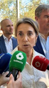 Visita de Cuca Gamarra a Alcorcón con los edificios okupados de la calle Praga y los datos de criminalidad en el foco