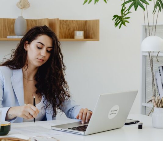 Programa de empleo para mujeres en Alcorcón, accesibilidad en Metro y más actualidad regional en el podcast de madridhoy Plan de trabajo para la mujer en Alcorcón