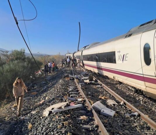 Alcorcón envía efectivos de Bomberos y Protección Civil al trágico accidente de tren de Toledo Alcorcón envía efectivos de Bomberos y Protección Civil al trágico accidente de tren de Toledo