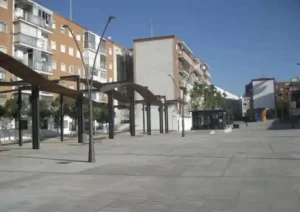 Dos robos en Alcorcón: una mochila en la plaza de la Hispanidad y móviles a punta de cuchillo