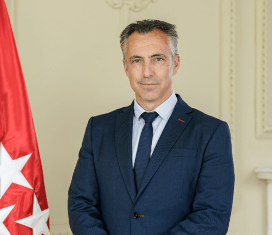 Alcorcón vuelve a ser protagonista en la política nacional: Carlos Novillo entra en la lista de Alberto Núñez Feijóo Alcorcón vuelve a ser protagonista en la política nacional: Carlos Novillo entra en la lista de Alberto Núñez Feijóo