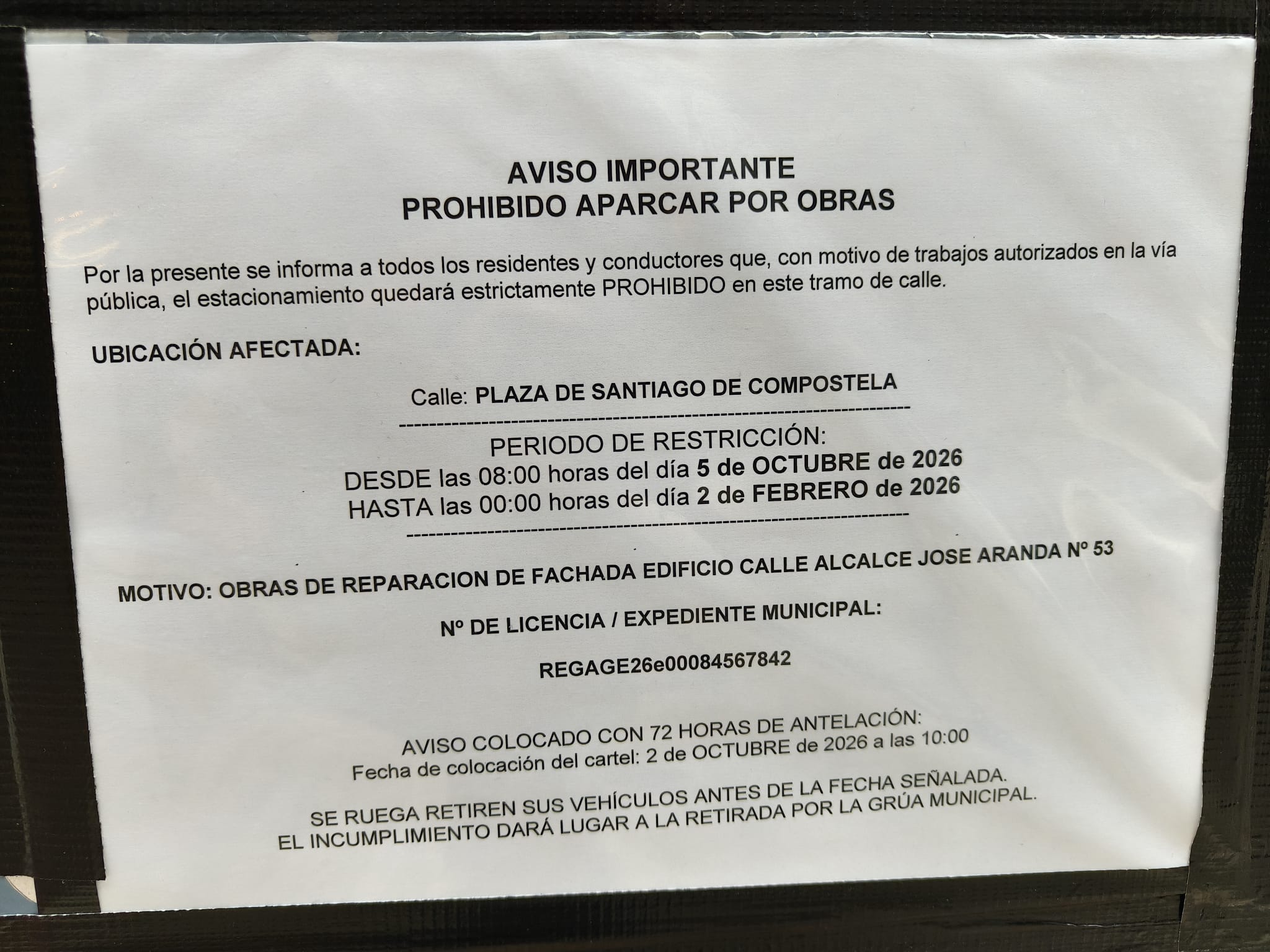 Prohibido aparcar en la calle Plaza de Santiago de Compostela de Alcorcón por obras durante varios meses