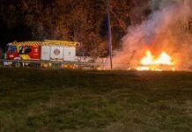 Incendio en Alcorcón: un vehículo arde por completo en la salida 12 y obliga a cortar el tráfico durante la noche del jueves Incendio en Alcorcón: un vehículo arde por completo en la salida 12 y obliga a cortar el tráfico durante la noche del jueves