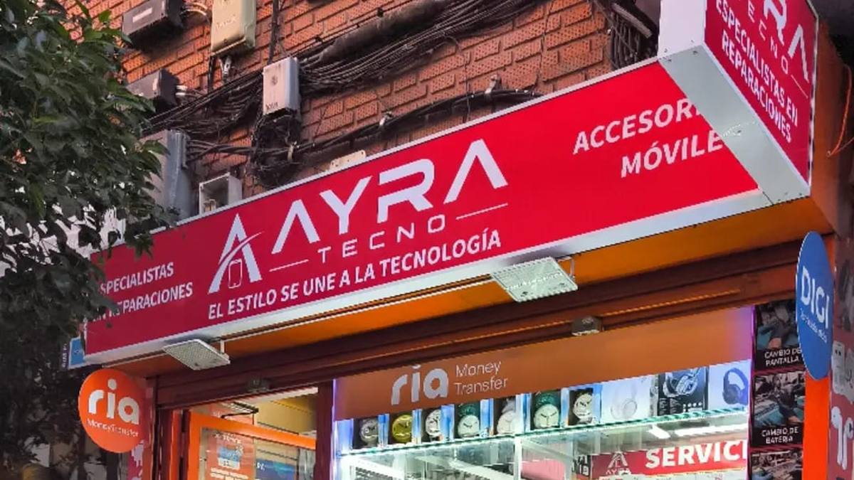 Dos robos en Alcorcón: una mochila en la plaza de la Hispanidad y móviles a punta de cuchillo