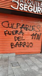 Vandalizan dos inmobiliarias de Alcorcón: aparecen pintadas en sus fachadas sobre la huelga general del 11N
